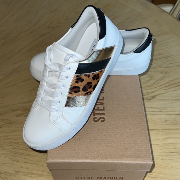 Steve Madden - Picture 4 of 6